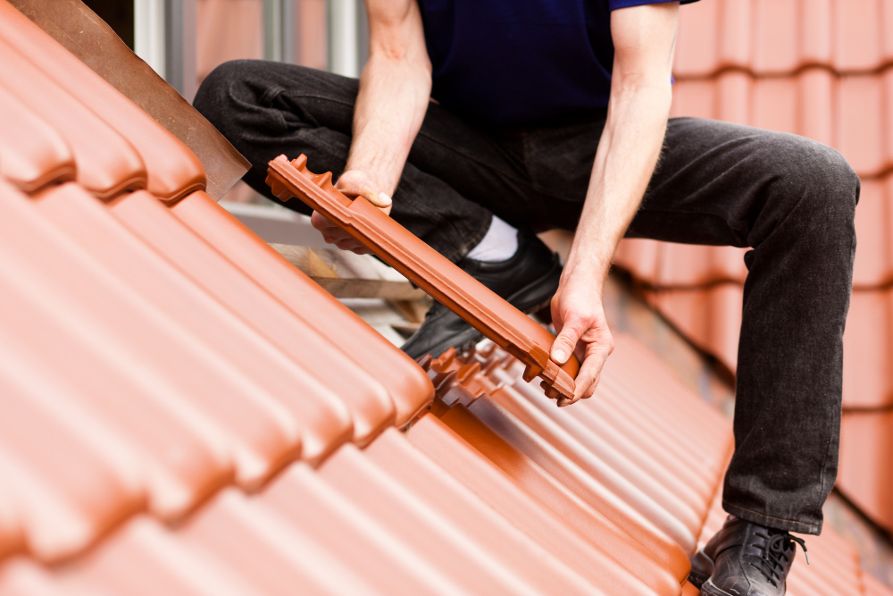 Renovation-de-toiture-les-compagnons-de-la-renovation-couvreur-versailles